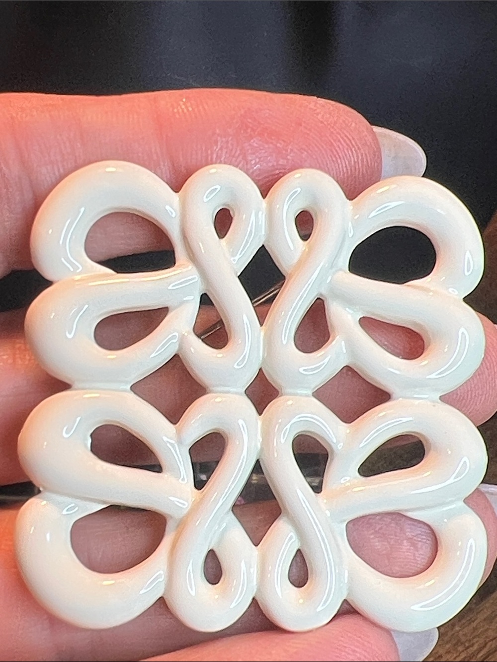 Cream Ceramic Knot Brooch - Elegant Home Accent Pin